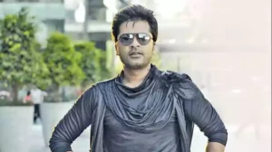 Silambarasan as AG Raavanan